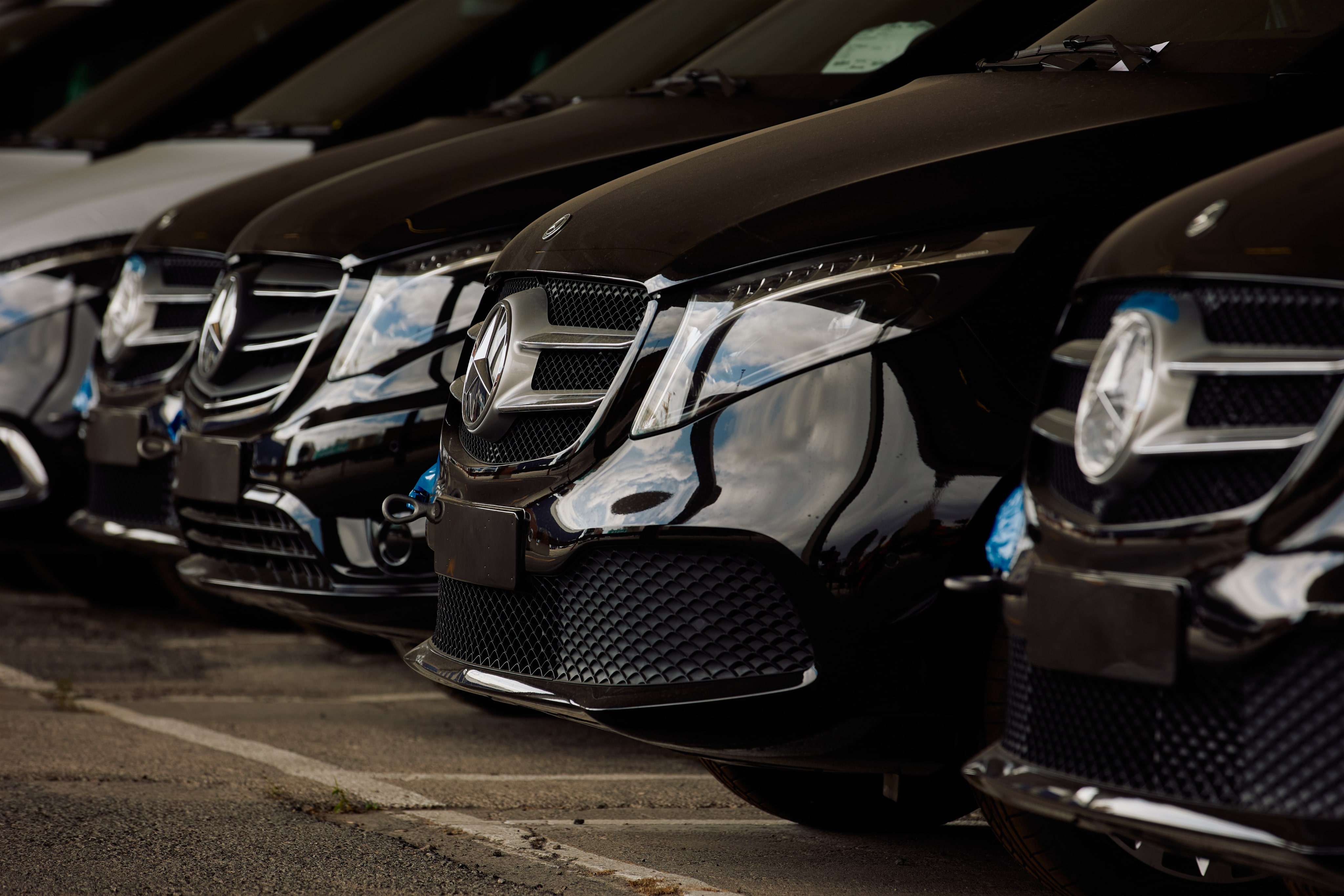 Portada de la noticia del trabajo juto a Mercedes-Benz